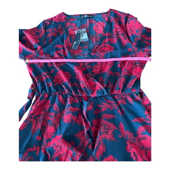 Red and black faux wrap dress with pendant, size L, new with tags - Picture 9 of 12